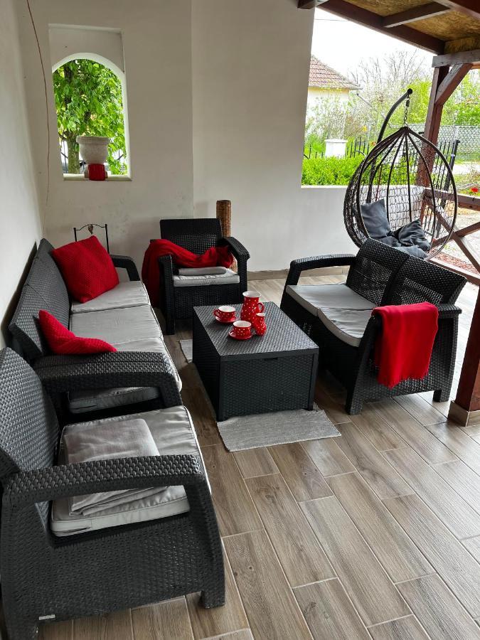 Poettyoesotthon Vendeghaz Appartement Tiszabábolna Buitenkant foto