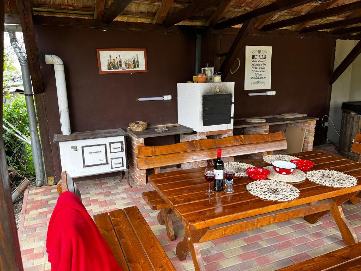 Poettyoesotthon Vendeghaz Appartement Tiszabábolna Buitenkant foto